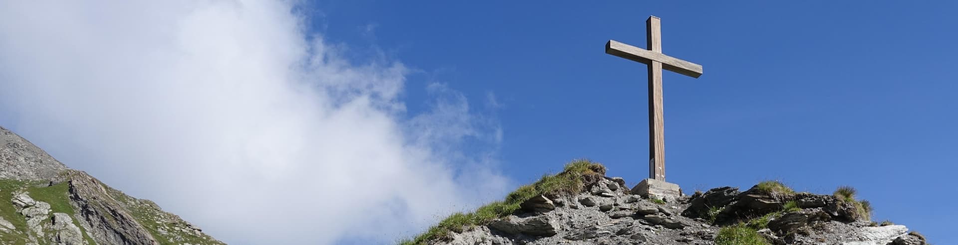 Croix sur montagne